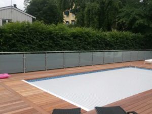 Ett stort glasräcke från Djursholm